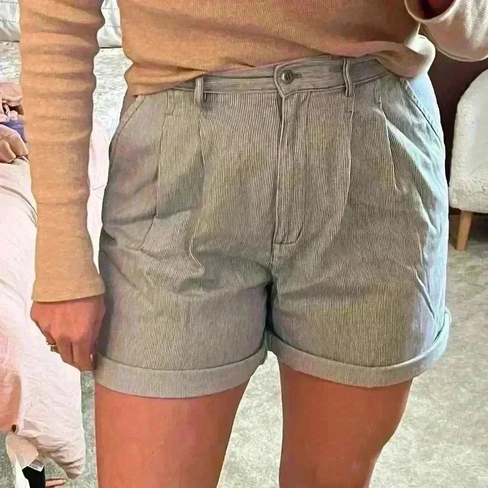 VTG Christopher & Banks Pleated Shorts 10